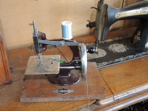 20140615-10_handy-sewing-machine.JPG
